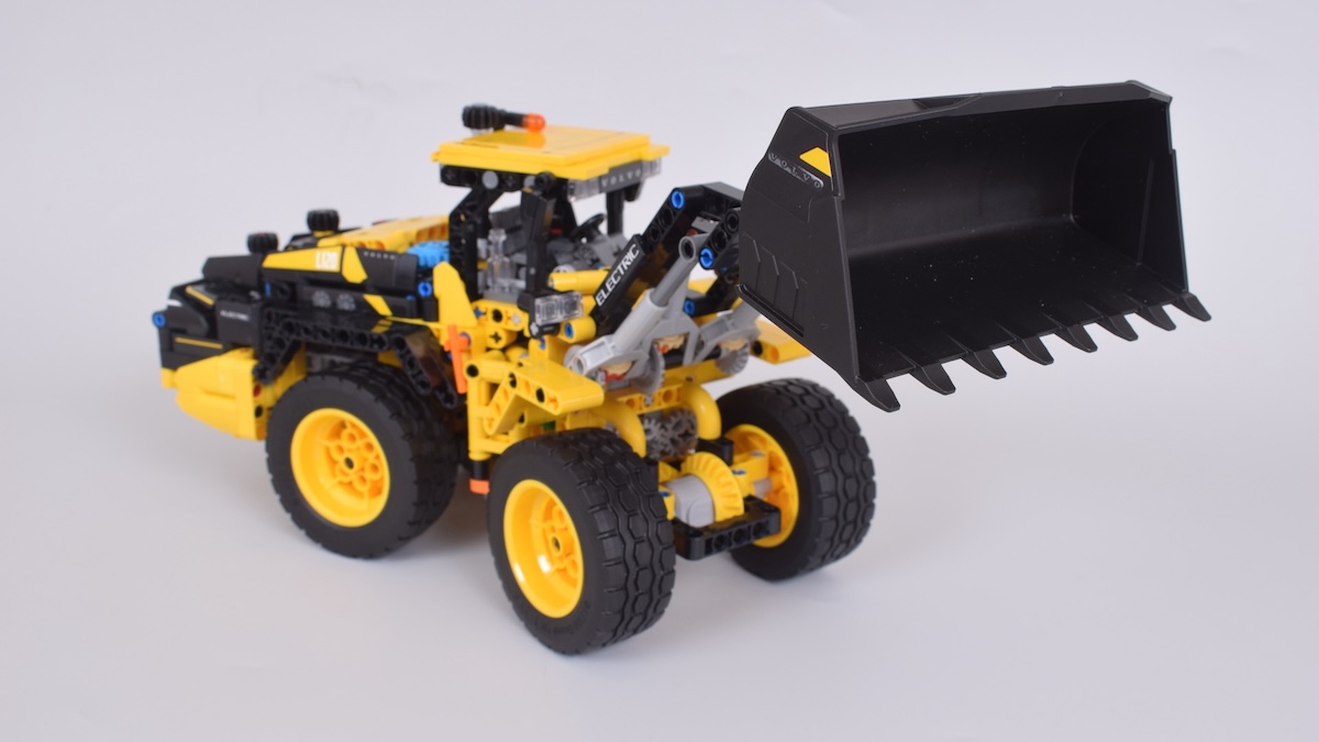 LEGO Technic 42209 Volvo L120 Electric Wheel Loader review