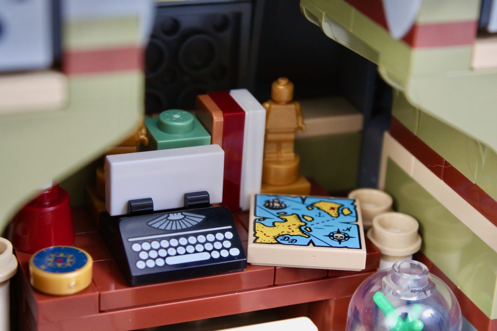 LEGO Icons 10326 Natural History Museum review 47 1024x683