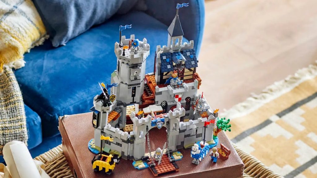 LEGO Creator 3 in 1 31168 Medieval Horse Knight Castle featured 1024x576