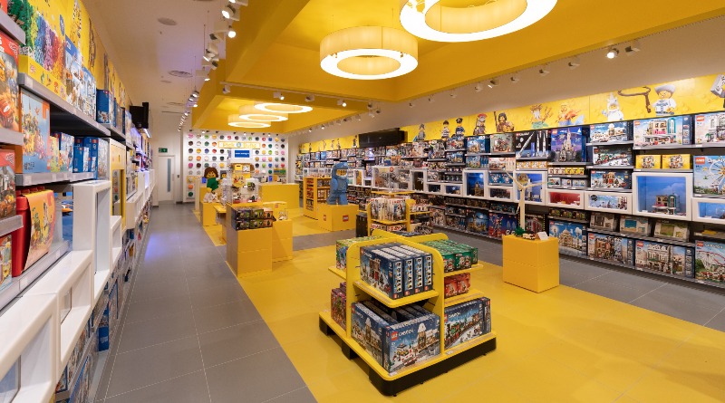 LEGO monthly mini builds are retiring in LEGO Stores