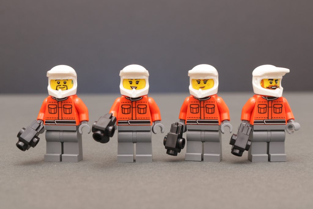LEGO City 60443 F1 Pit Stop Pit Crew with Ferrari Car review 35 1024x683