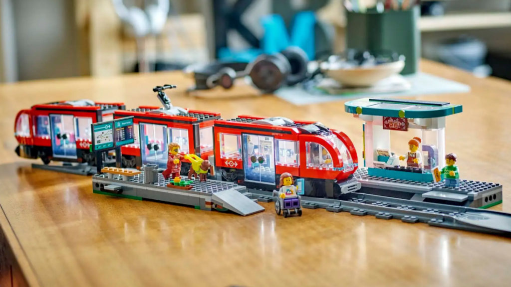 LEGO City 60423 Downtown Streetcar and Station 1024x576