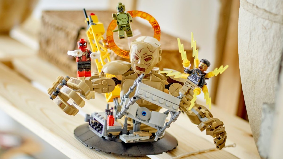 How to fully combine the LEGO Spider-Man: No Way Home sets