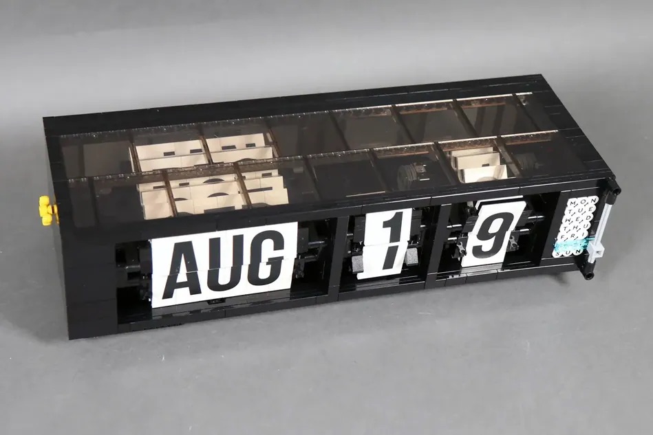 LEGO Ideas Mechanical Flip Calendar 3