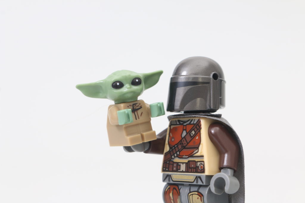 LEGO Star Wars 75292 The Mandalorian Bounty Hunter Transport The Razor Crest review 5