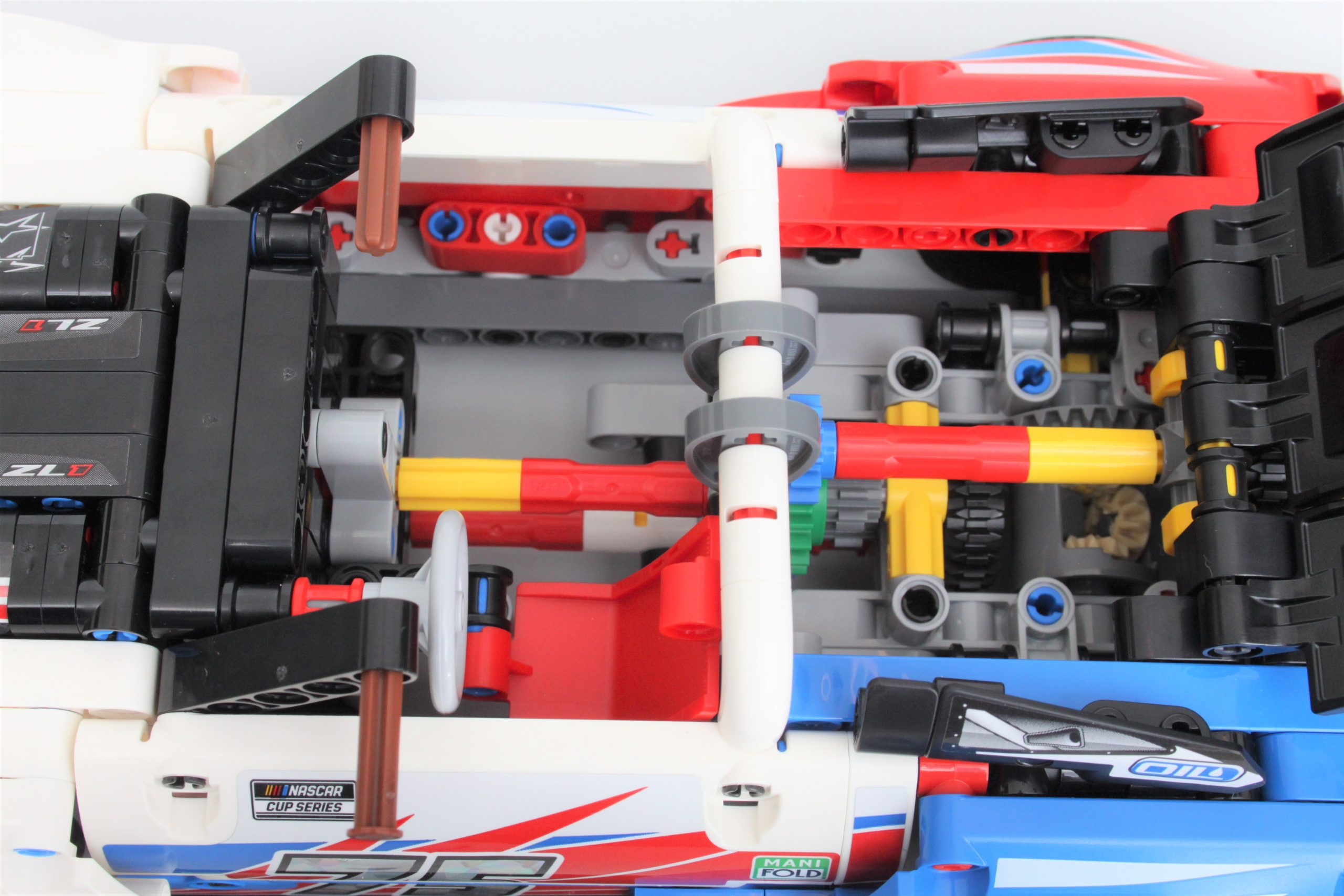 LEGO Technic 42153 NASCAR Next Gen Chevrolet Camaro ZL1 4 scaled