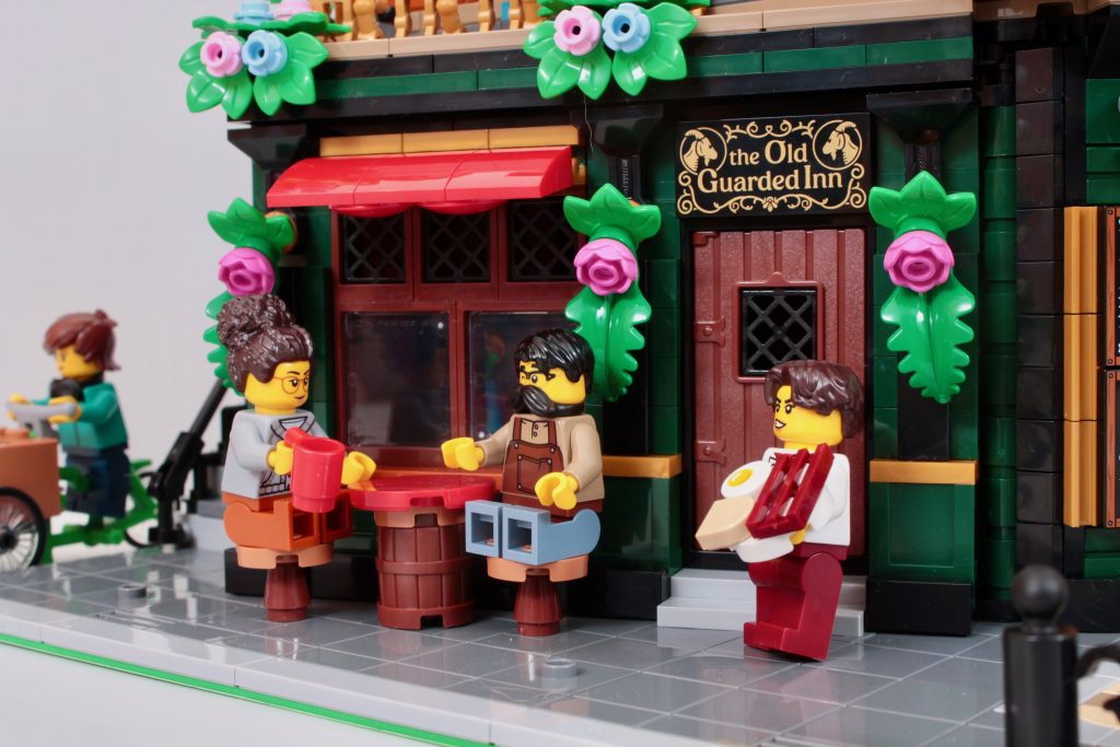 LEGO Icons 10350 Tudor Corner review 6 1024x683