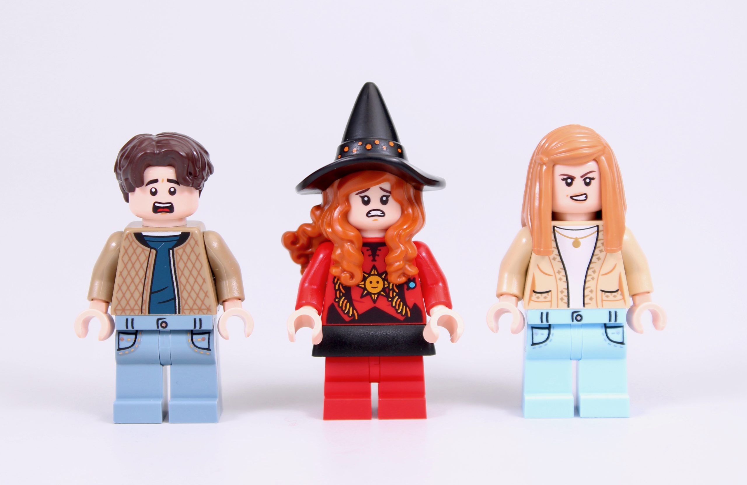 LEGO Ideas 21341 Disney Hocus Pocus The Sanderson Sisters Cottage review 49 scaled