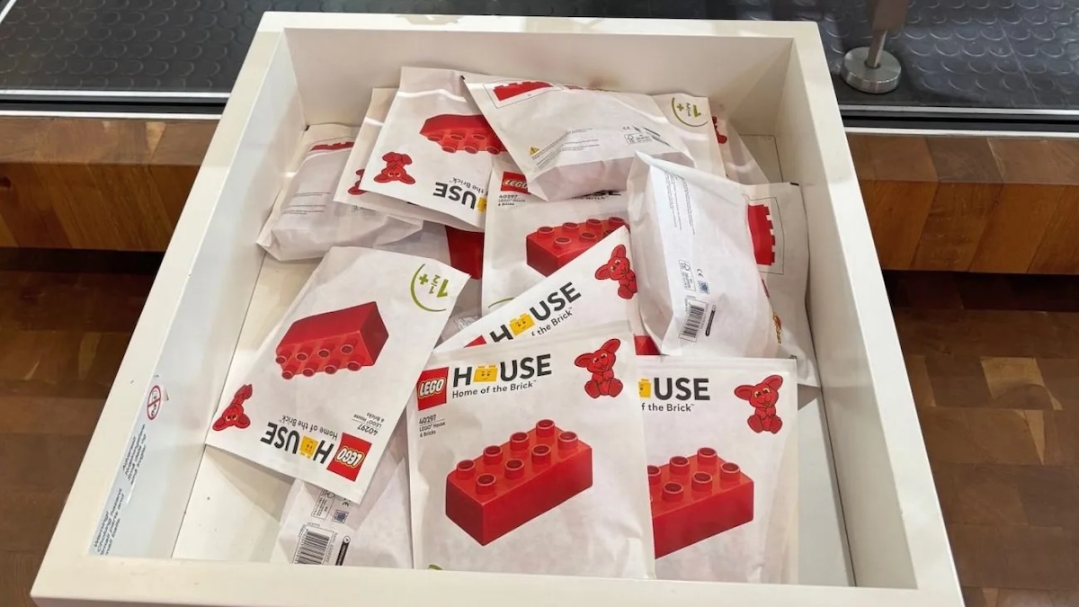 First in-hand look at LEGO's paper polybags for 2025