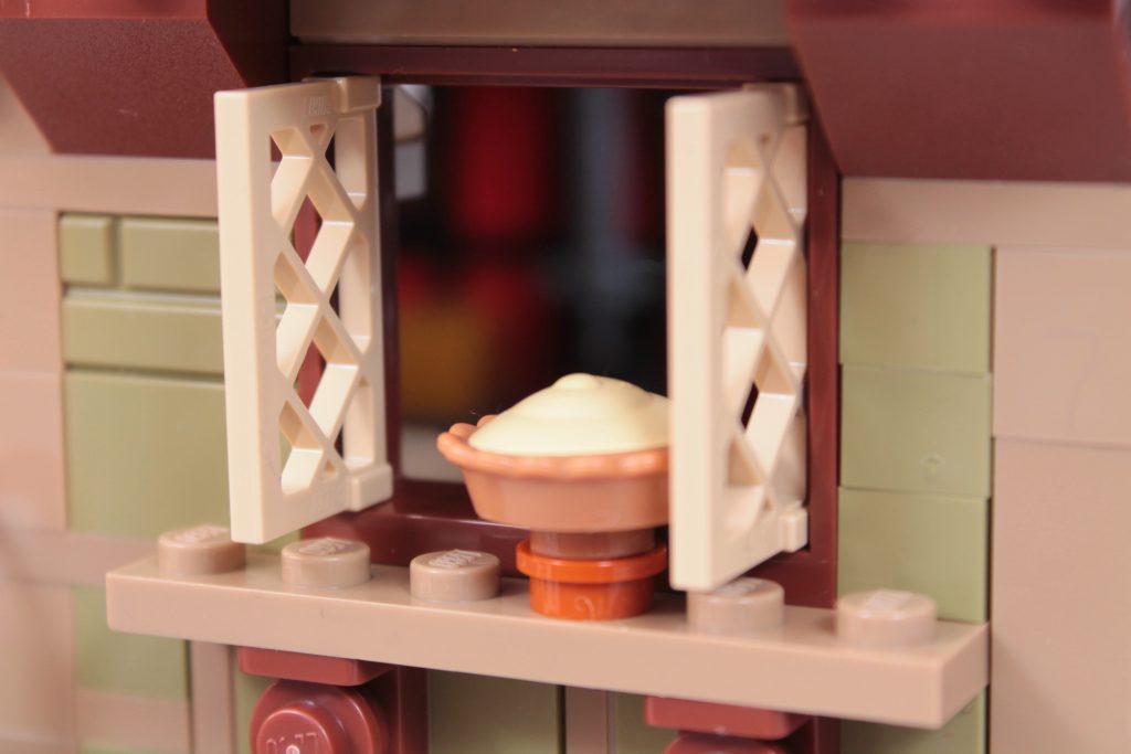 LEGO Icons 10332 Medieval Town Square review 23 1024x683