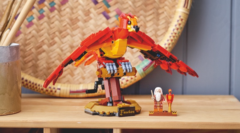 Get a closer look at LEGO Harry Potter 76394 Fawkes, Dumbledore’s Phoenix