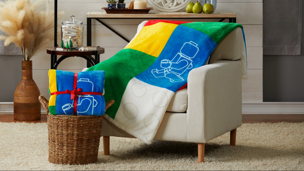 LEGO 5007622 Fleece Blanket VIP GWP now available