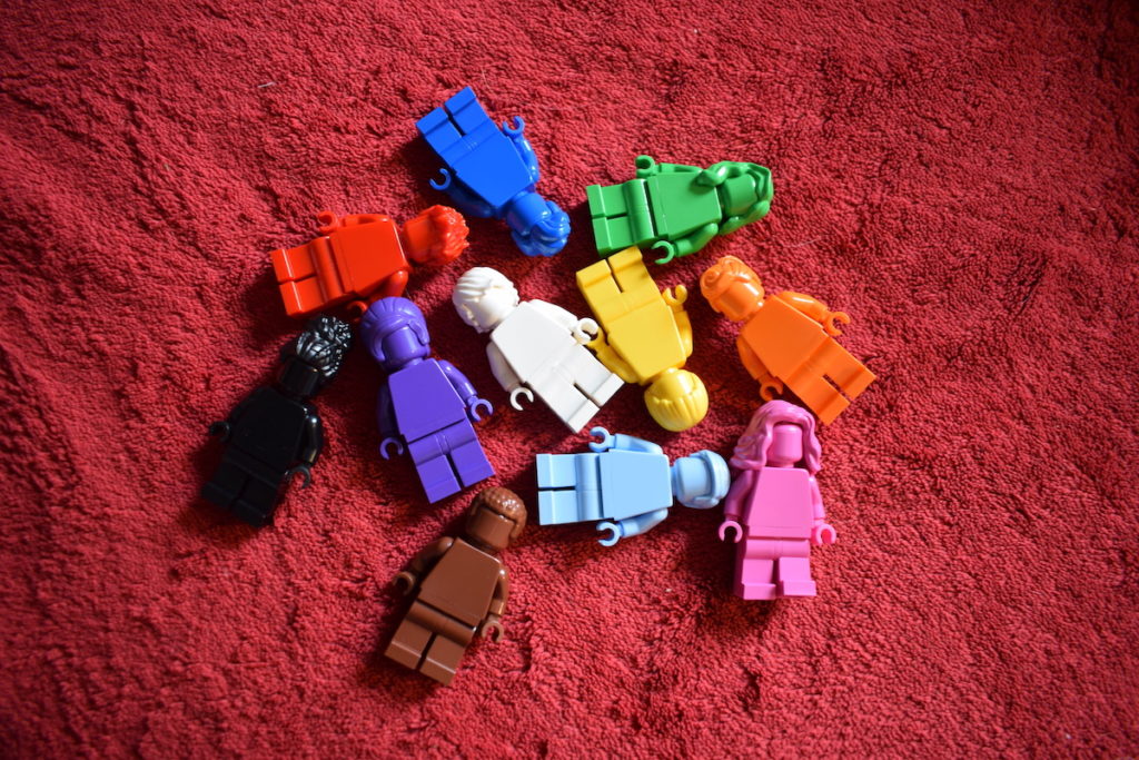 Everyone is Awesome Minifigures 4 1024x683