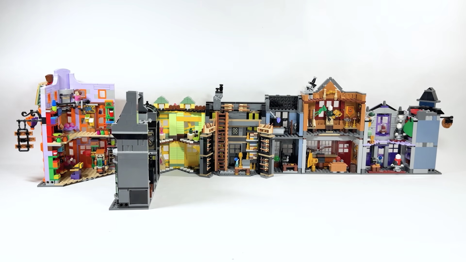 ASHNFLASH LEGO Harry Potter Diagon Alley arrangement June 2026-3